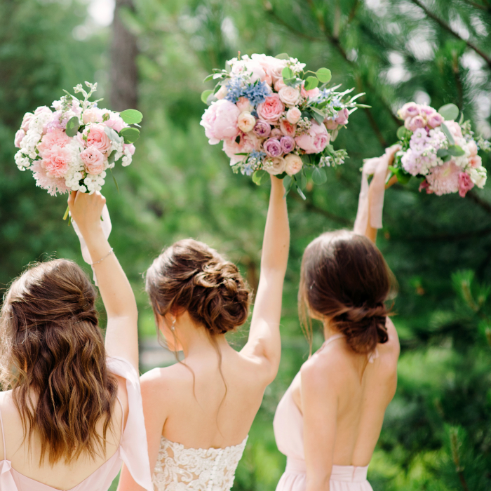 Mariée Demoiselles D'Honneur Fleurs Bouquet Joie Événement Mariage